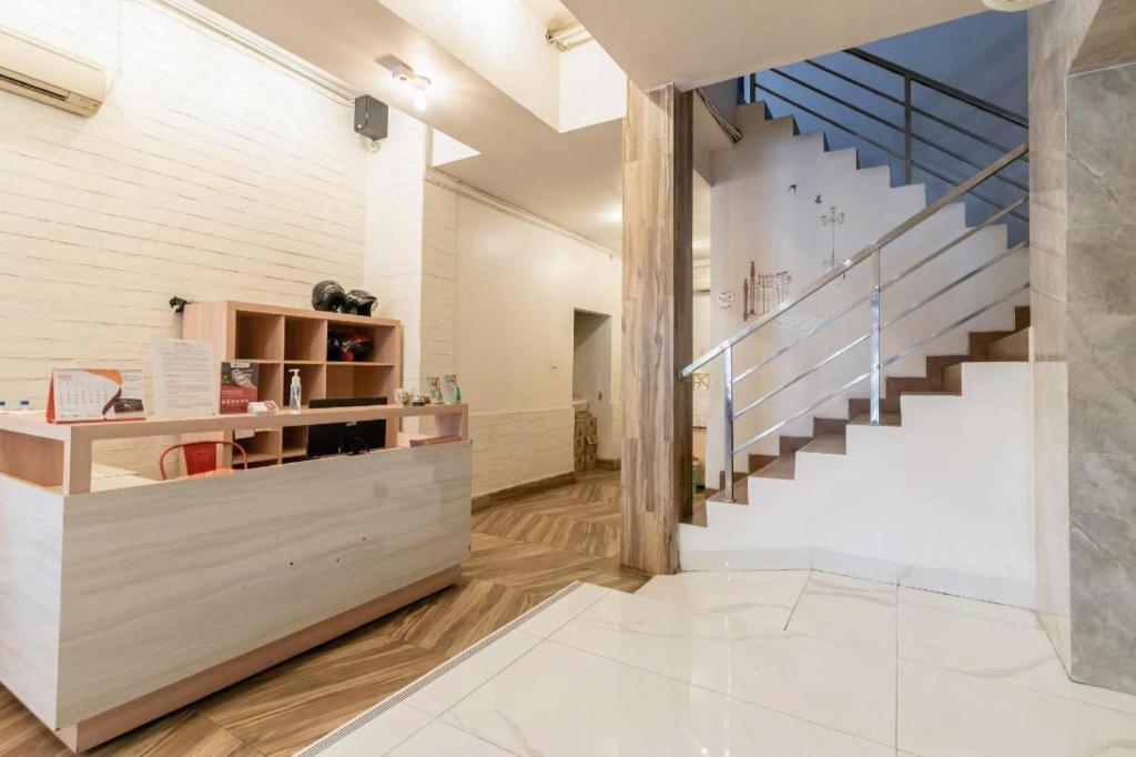 Reddoorz Plus @ Jalan Veteran Palembang Esterno foto